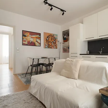 Porta Venezia - Castaldi - Bilocale Con Letto Soppalcato * מילאנו
